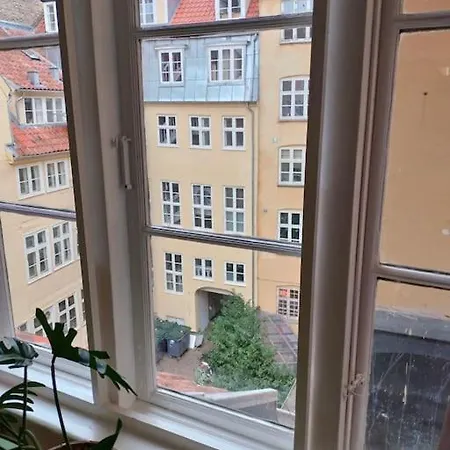 Apartment 100 Kvadratmeter. Yderst Attraktivt Beliggenhed *